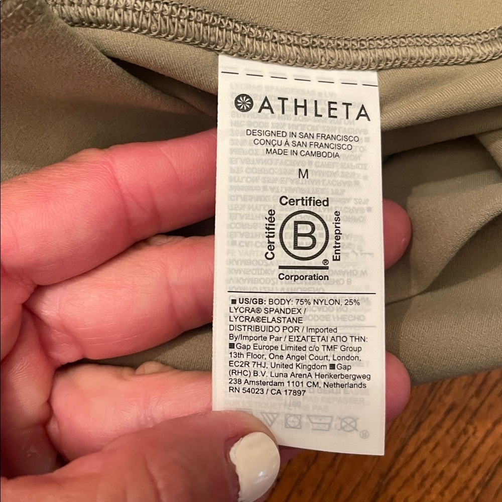 Athleta salutation stash cargo 9 inch Bike Shorts M - Picture 6 of 6